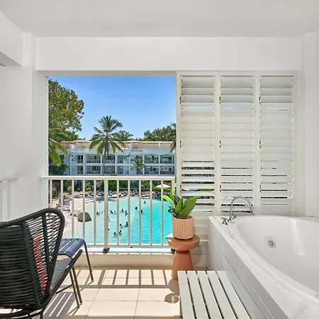 Beach Club Private Apartments Palm Cove Room photo
