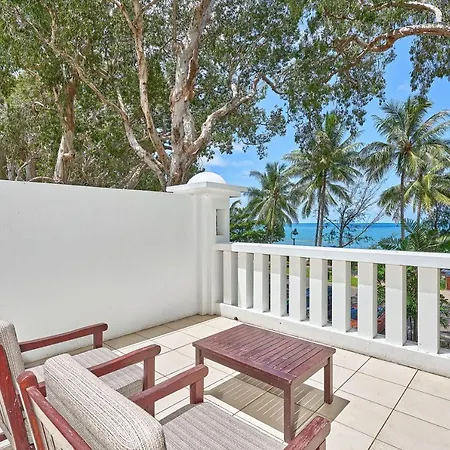 Beach Club Private Apartments Palm Cove Room photo
