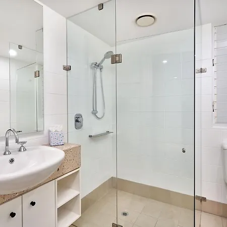 Beach Club Private Apartments Palm Cove Room photo