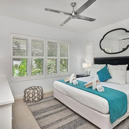 Beach Club Private Apartments Palm Cove Room photo