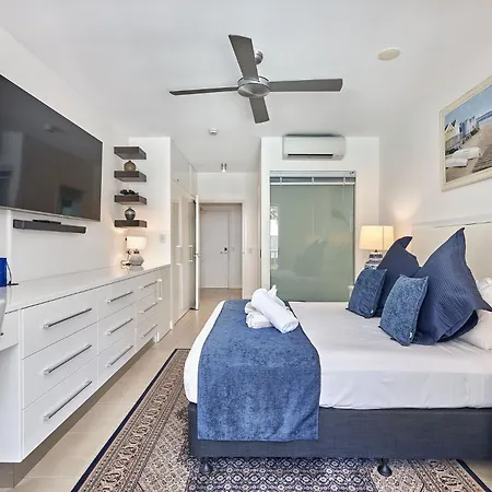 Beach Club Private Apartments Palm Cove Room photo
