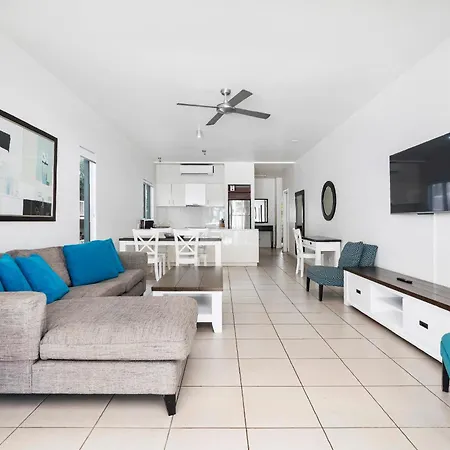 Beach Club Private Apartments Palm Cove Room photo