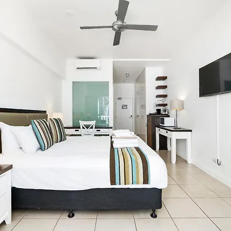 Beach Club Private Apartments Palm Cove Room photo