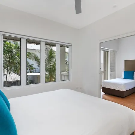 Beach Club Private Apartments Palm Cove Room photo