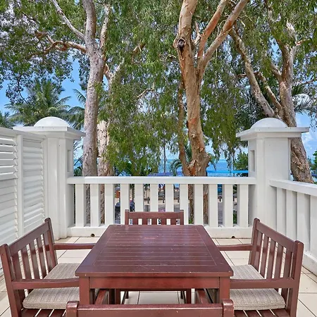 Beach Club Private Apartments Palm Cove Room photo