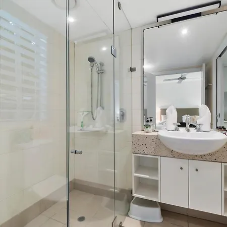 Beach Club Private Apartments Palm Cove Room photo
