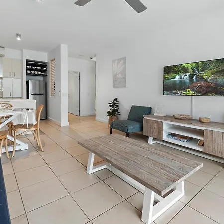 Beach Club Private Apartments Palm Cove Room photo