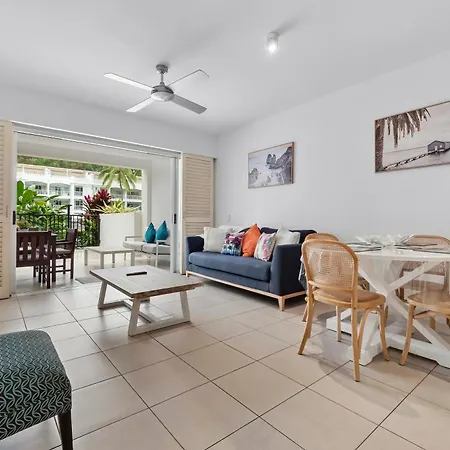 Beach Club Private Apartments Palm Cove Room photo