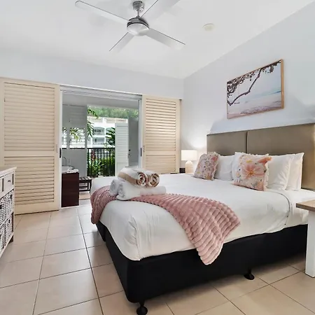 Beach Club Private Apartments Palm Cove Room photo