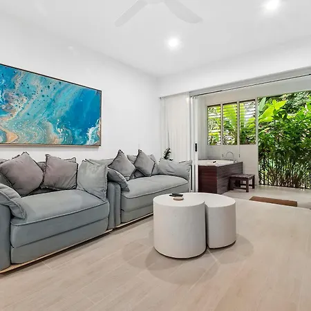 Beach Club Private Apartments Palm Cove Room photo
