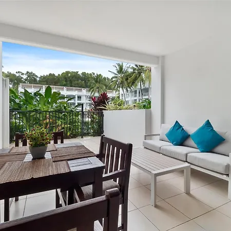 Beach Club Private Apartments Palm Cove Room photo