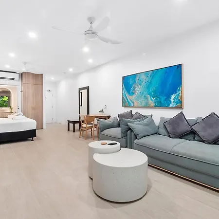 Beach Club Private Apartments Palm Cove Room photo