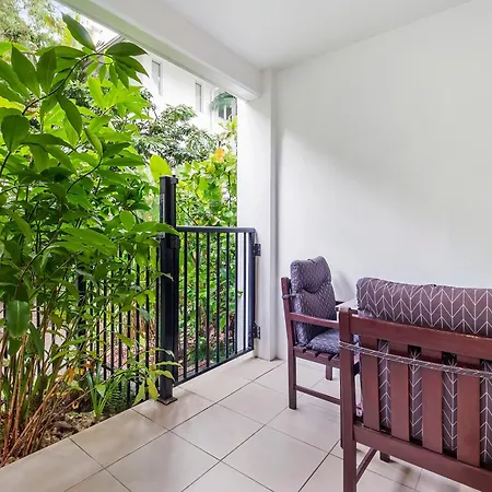 Beach Club Private Apartments Palm Cove Room photo