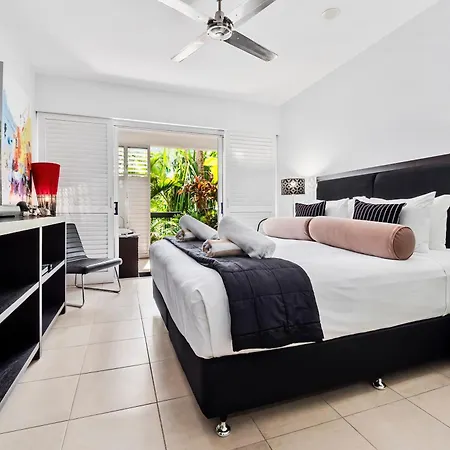 Beach Club Private Apartments Palm Cove Room photo