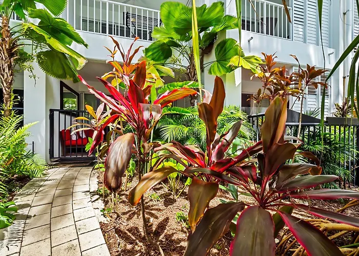 Beach Club Private Apartments Palm Cove